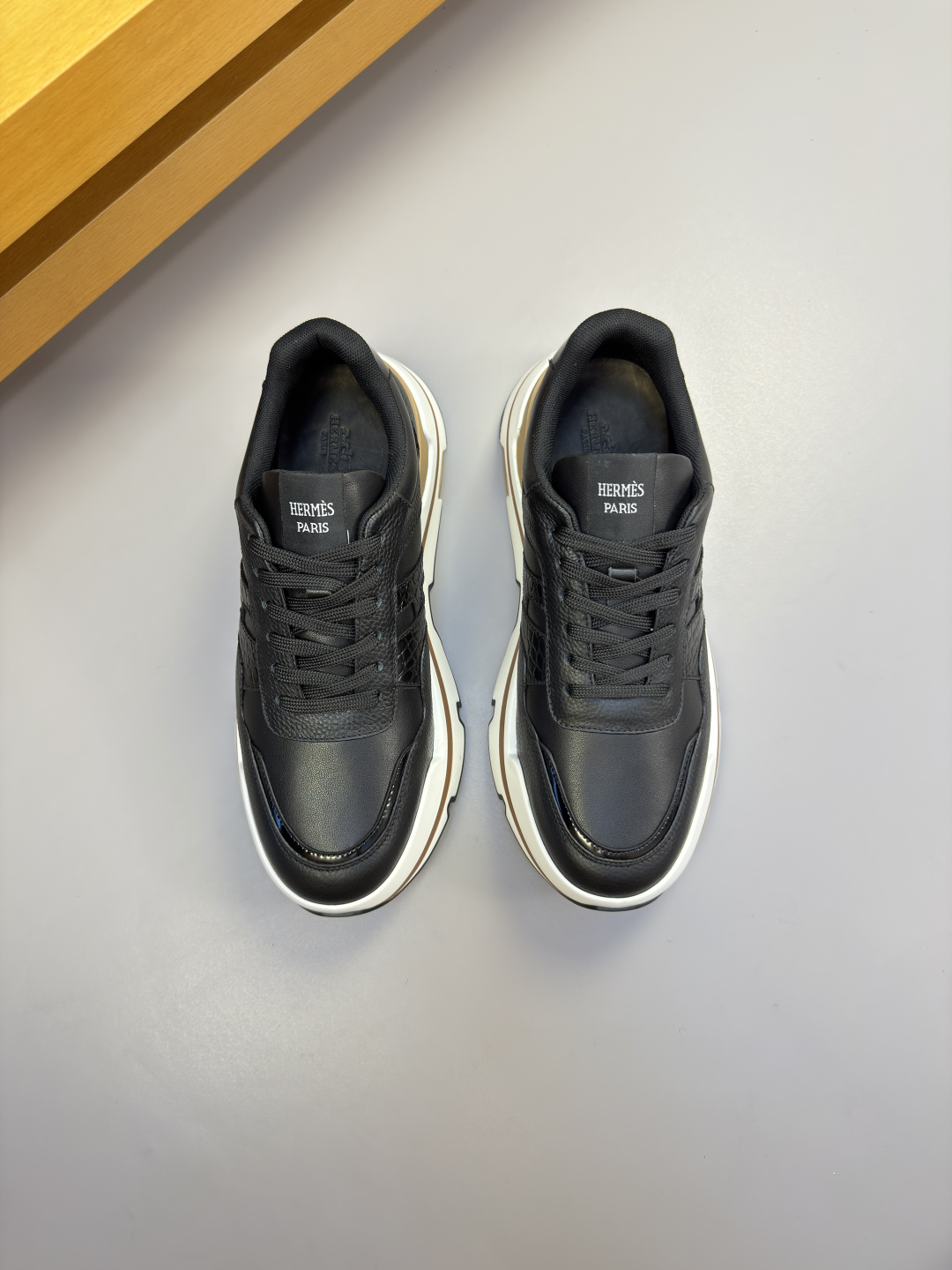 [Hermes] 에르메스 프리미엄 슈링크 & 나파 콤비 스니커즈 신발