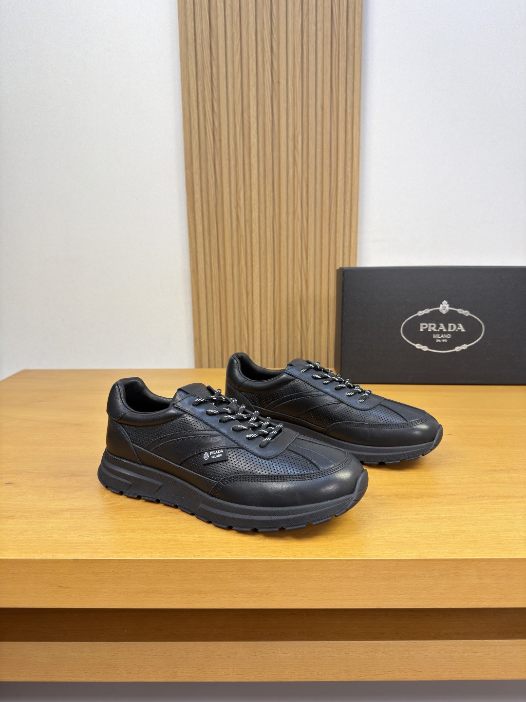 [Prada] 프라다 프리미엄 나파 & 퍼포레이티드 레더 스니커즈 신발
