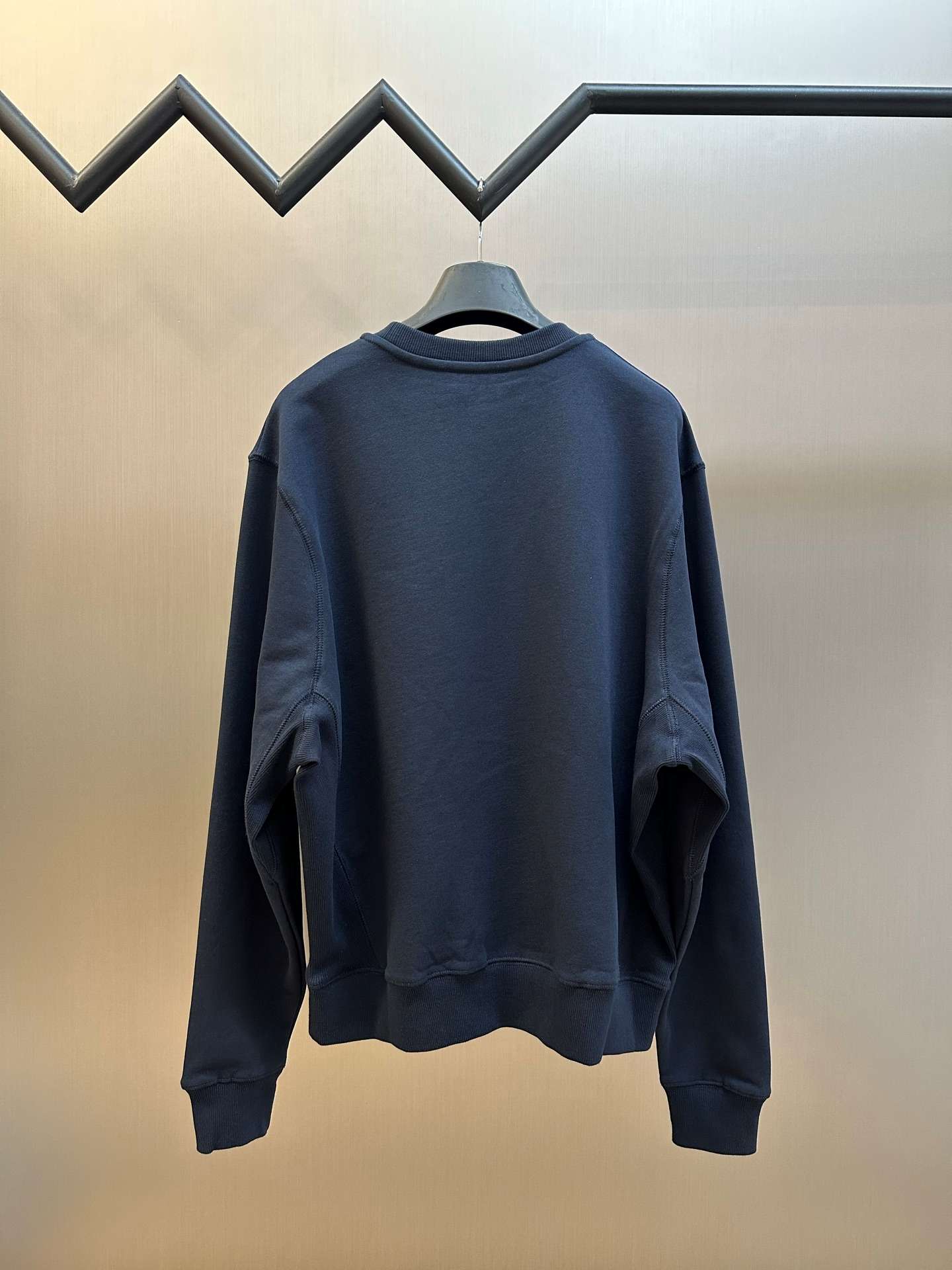 아크네(Acne studios) 로고 자수 기모 스웨트셔츠 상의 의류