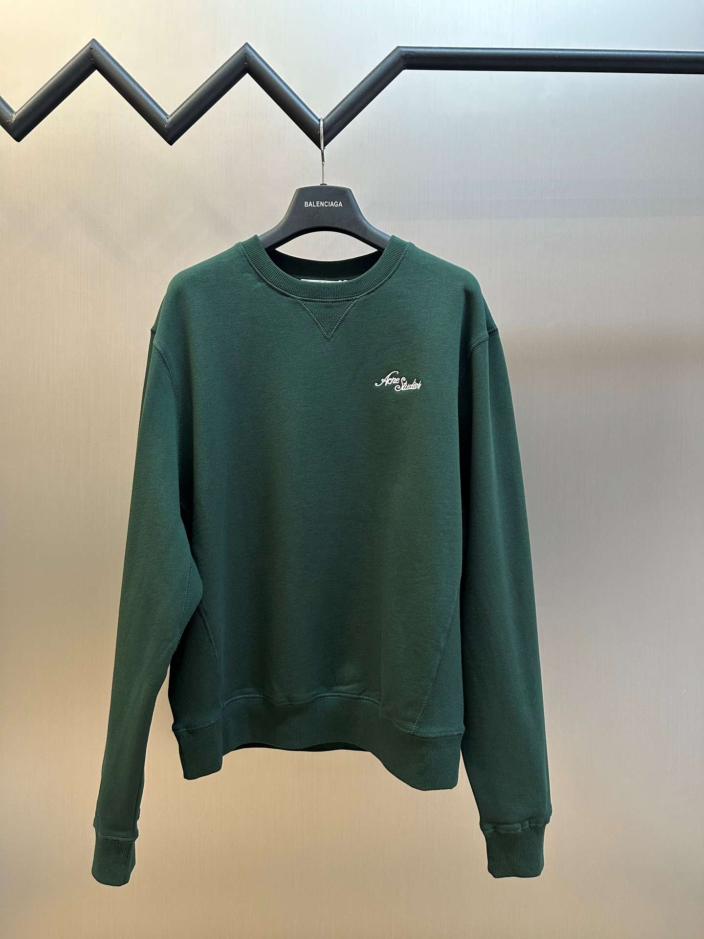 아크네(Acne studios) 로고 자수 기모 스웨트셔츠 상의 의류