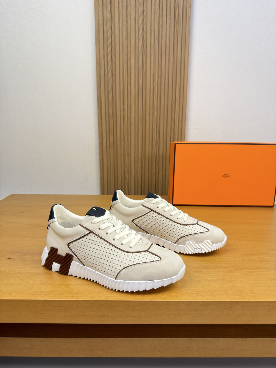 [Hermes] 에르메스 나파 다이아몬드 퍼포레이티드 & 스웨이드 콤비 스니커즈 신발