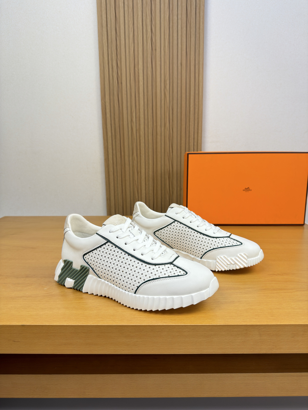 [Hermes] 에르메스 나파 다이아몬드 퍼포레이티드 & 스웨이드 콤비 스니커즈 신발