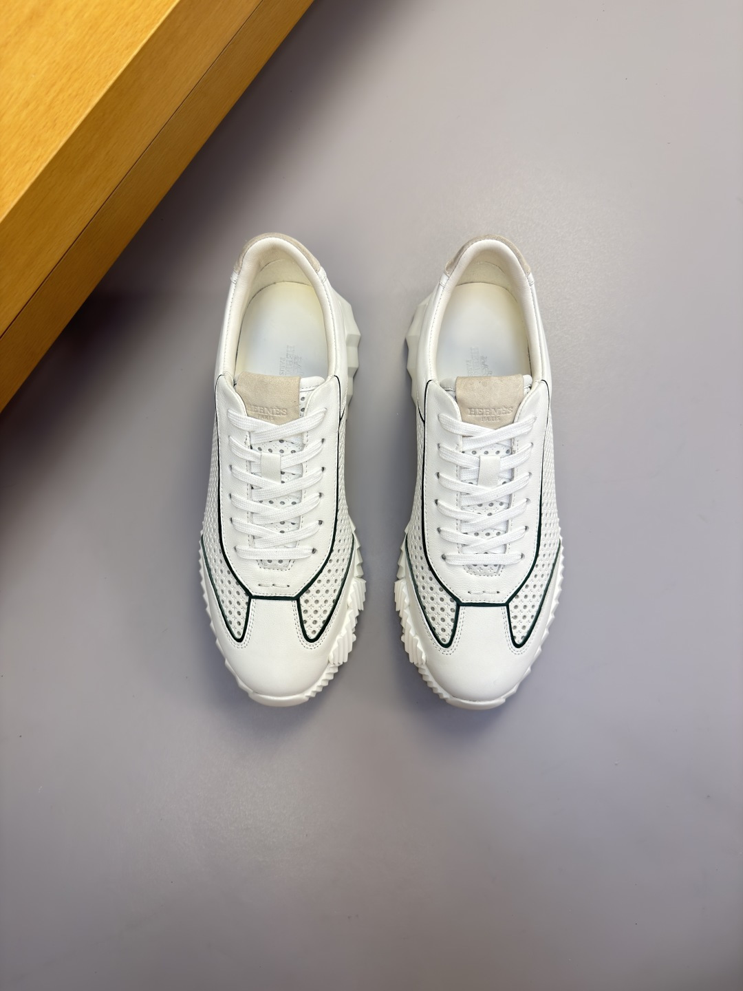[Hermes] 에르메스 나파 다이아몬드 퍼포레이티드 & 스웨이드 콤비 스니커즈 신발