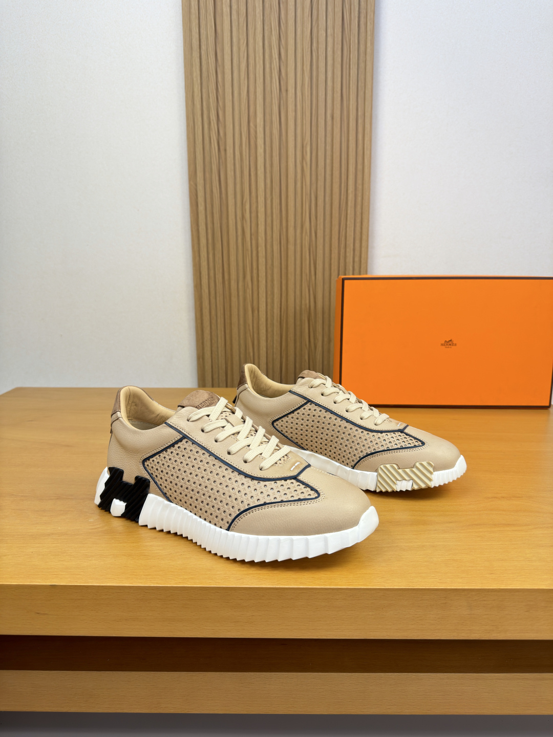 [Hermes] 에르메스 나파 다이아몬드 퍼포레이티드 & 스웨이드 콤비 스니커즈 신발