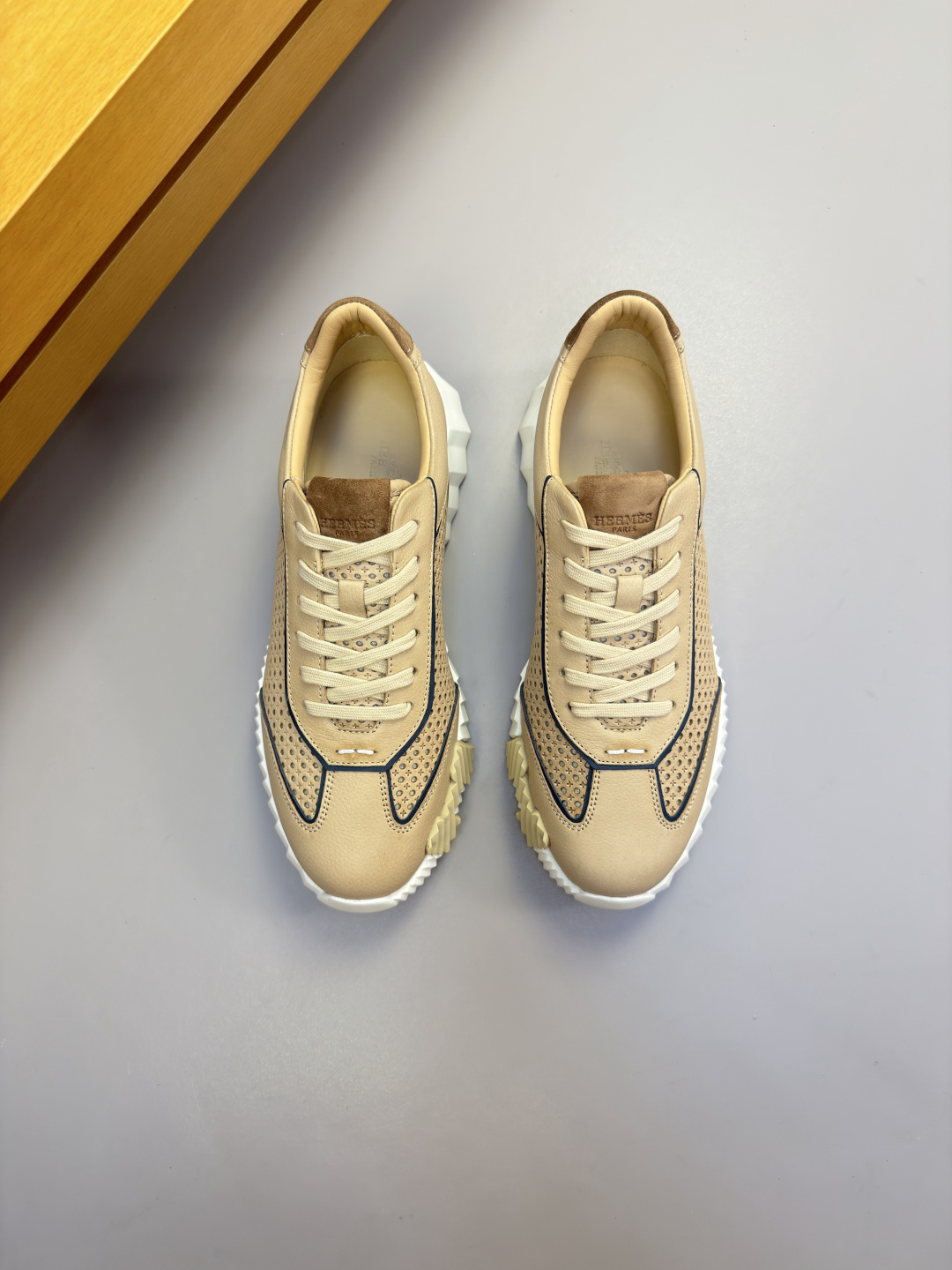 [Hermes] 에르메스 나파 다이아몬드 퍼포레이티드 & 스웨이드 콤비 스니커즈 신발