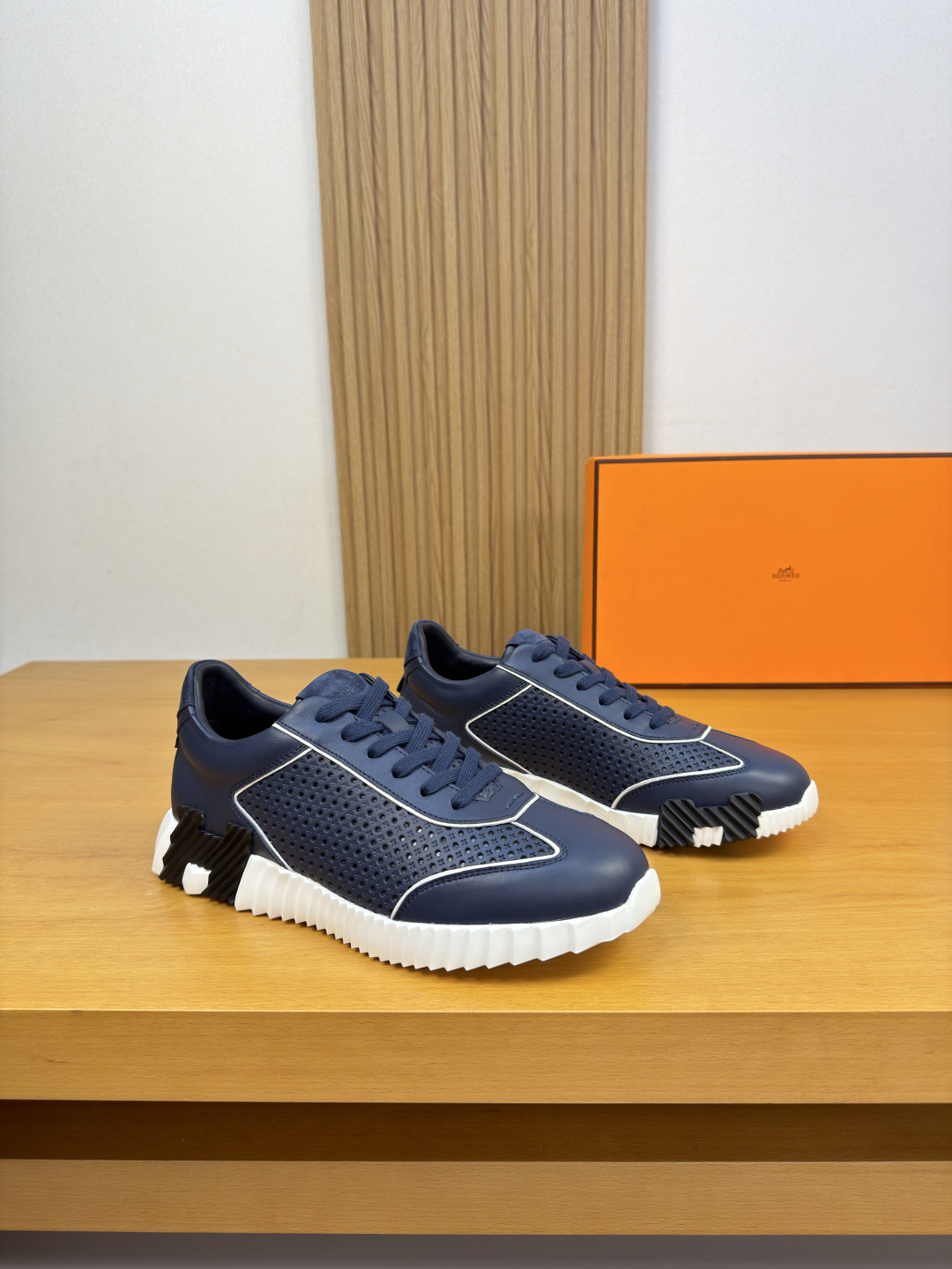 [Hermes] 에르메스 나파 다이아몬드 퍼포레이티드 & 스웨이드 콤비 스니커즈 신발