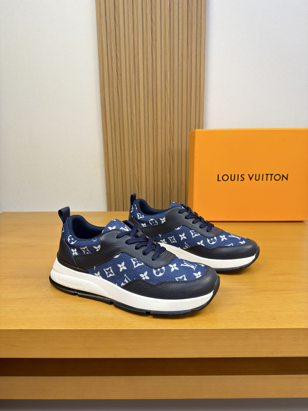 [Louis Vuitton] LV 루이비통 프리미엄 슈링크 & 하이글로시 모노그램 콤비 스니커즈 신발