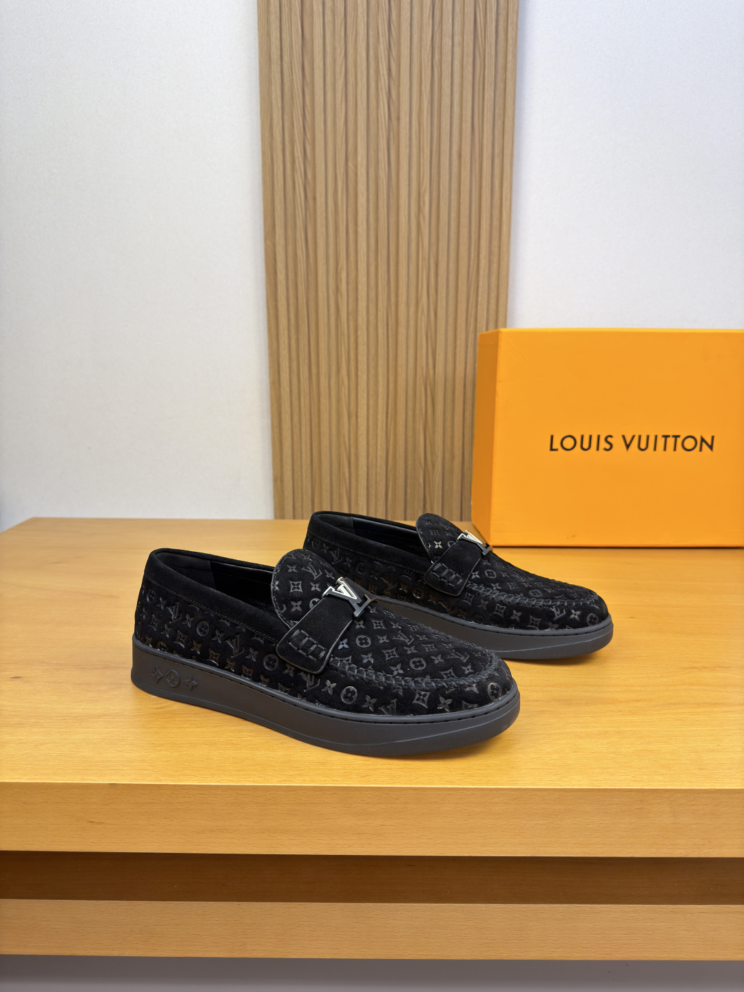 [Louis Vuitton] LV 루이비통 프리미엄 스웨이드 엠보싱 메탈버클 캐주얼 로퍼 신발