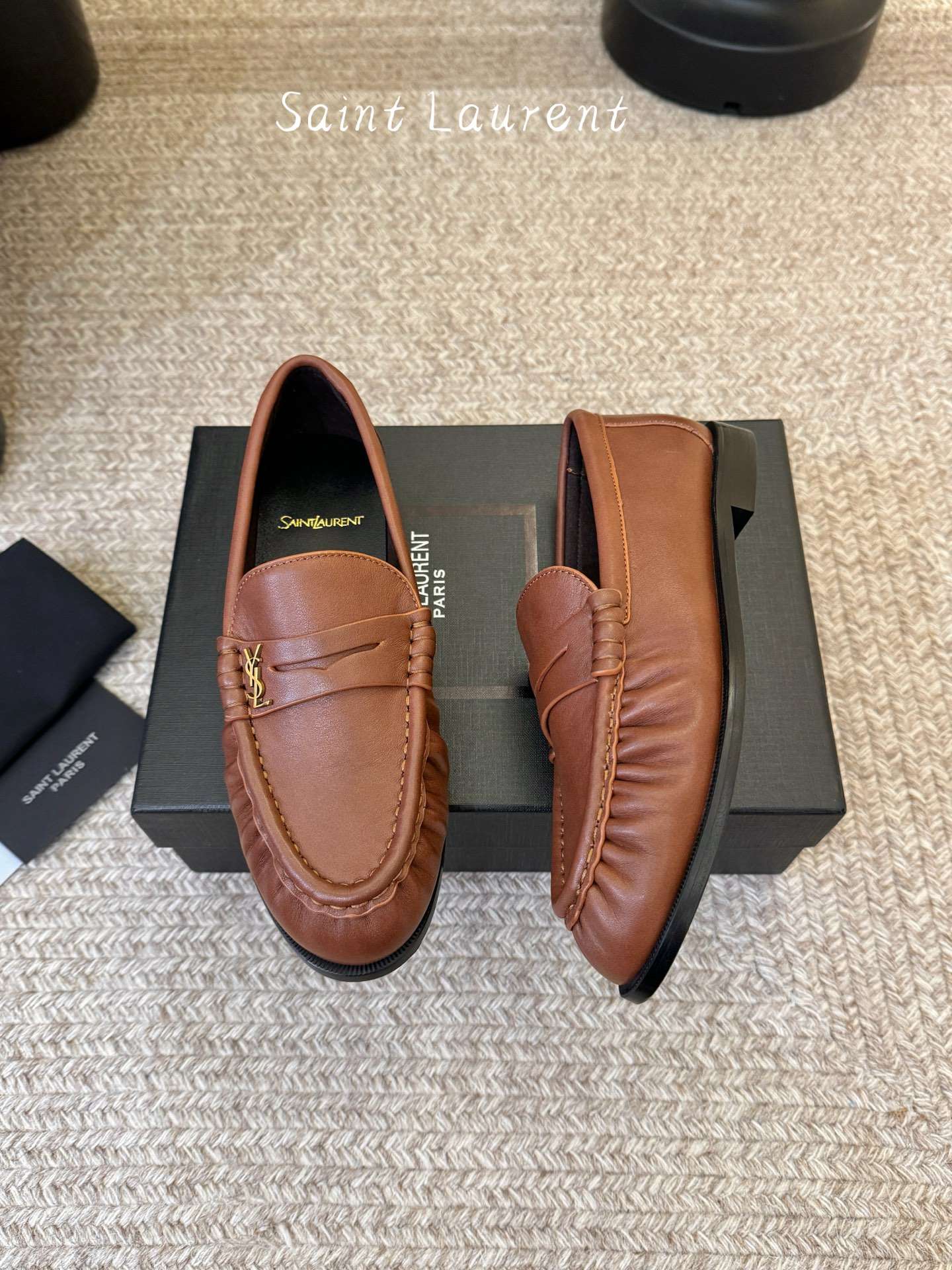 생로랑(SAINT LAURENT) 카프 레더 페니 로퍼 신발