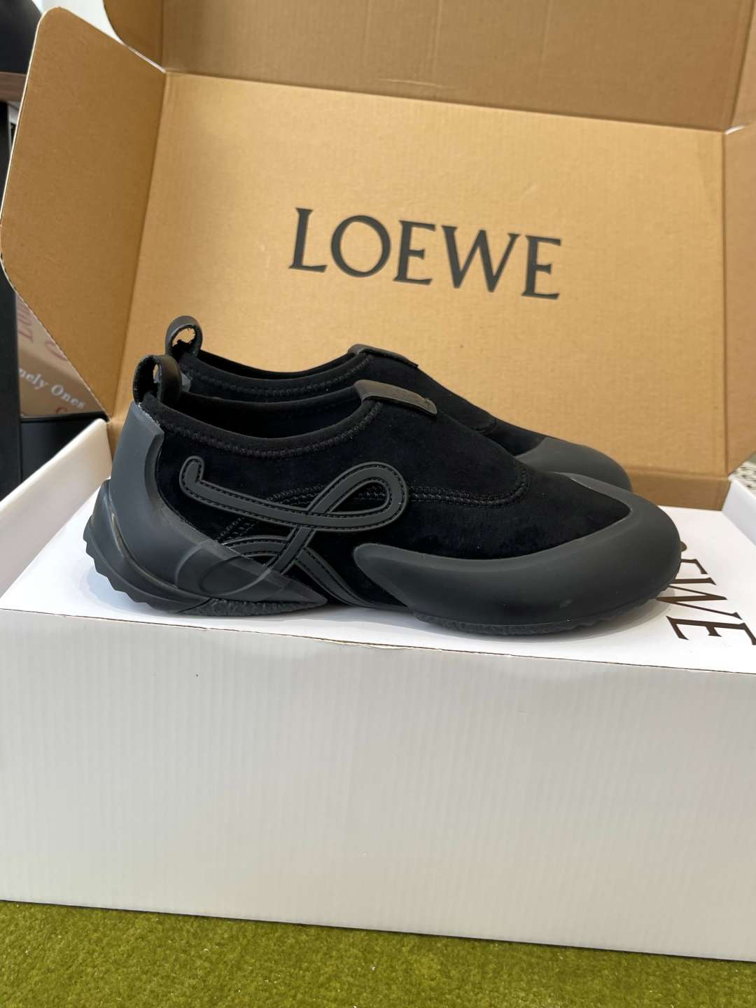 로에베(LOEWE) 스웨이드 러버토 클라이밍 스니커즈 신발
