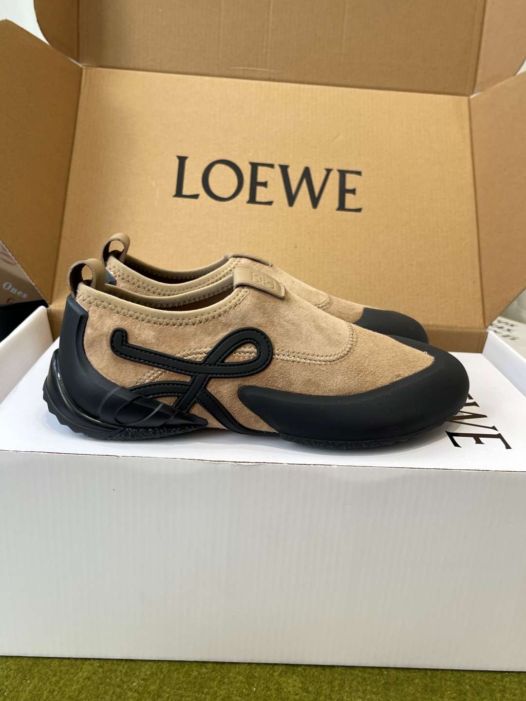 로에베(LOEWE) 스웨이드 러버토 클라이밍 스니커즈 신발