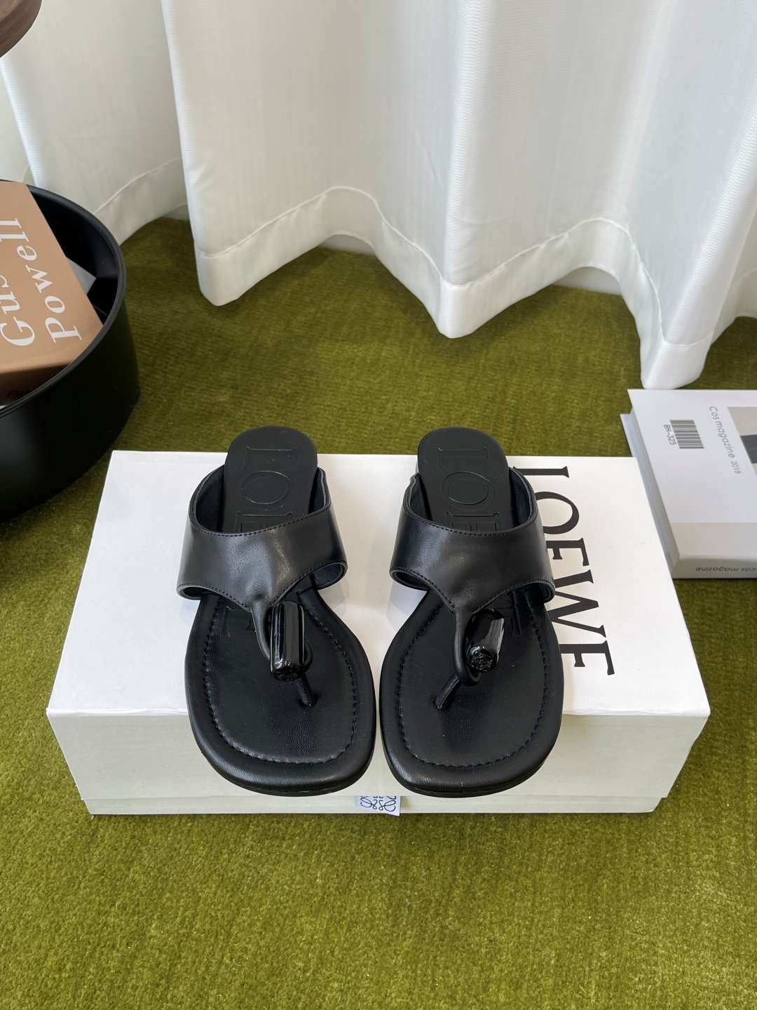로에베(LOEWE) 토글 장식 토포스트 쪼리 스리퍼 신발
