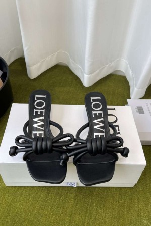 로에베(LOEWE) 리본 매듭 스트랩 미들힐 신발