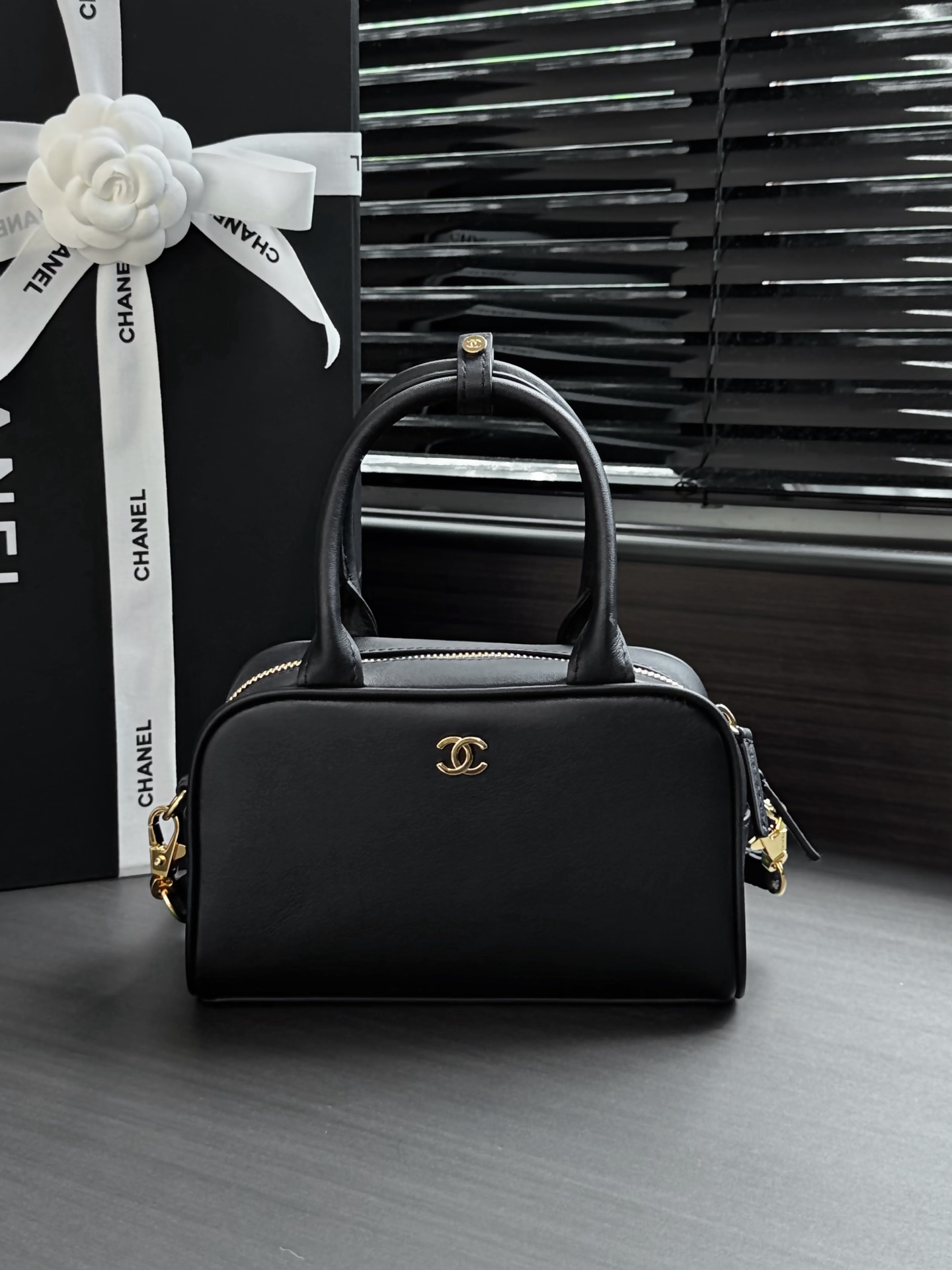 [Chanel] 샤넬 26B 볼링백 미니 가방 / AP5528