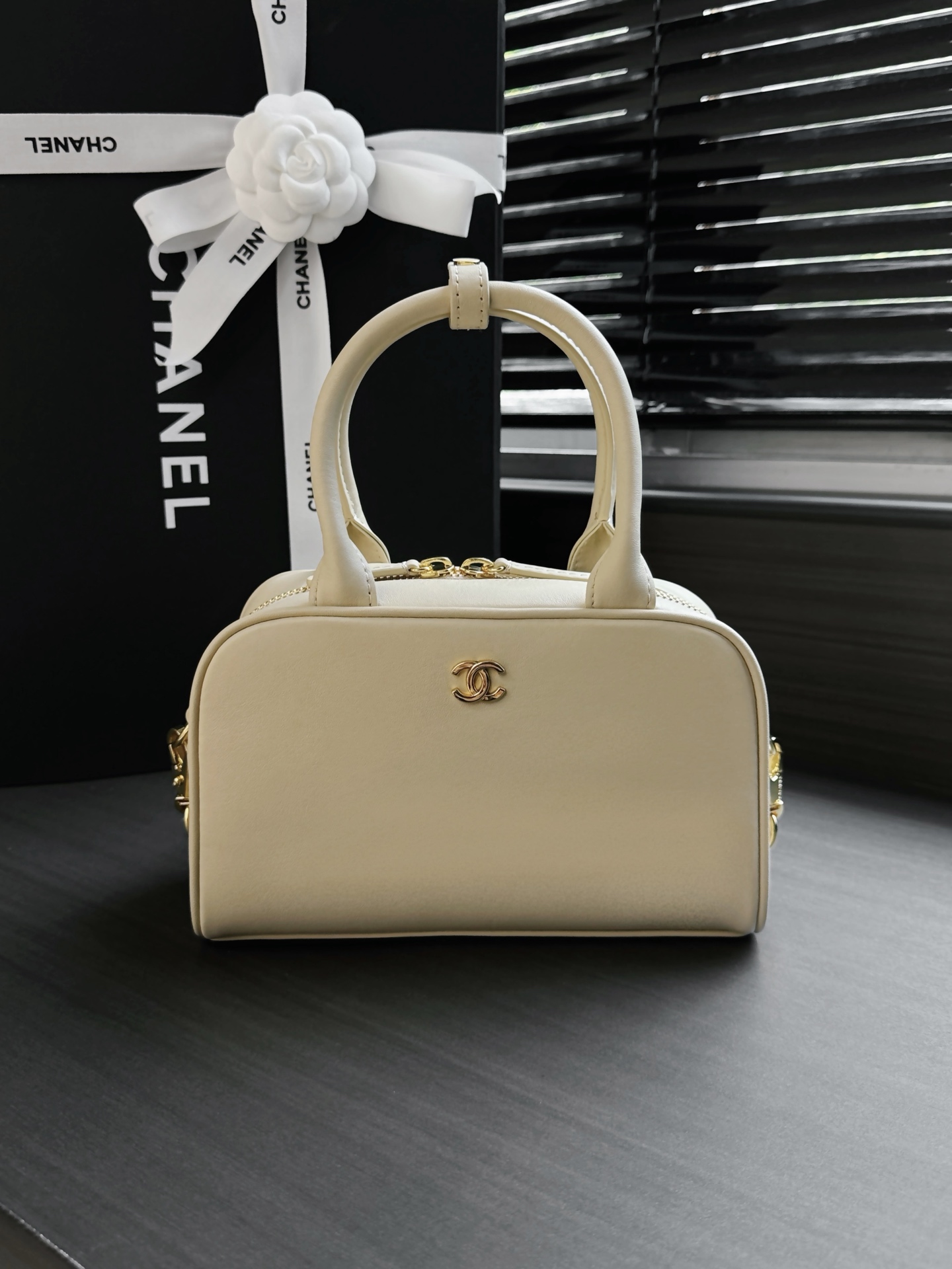 [Chanel] 샤넬 26B 볼링백 미니 가방 / AP5528