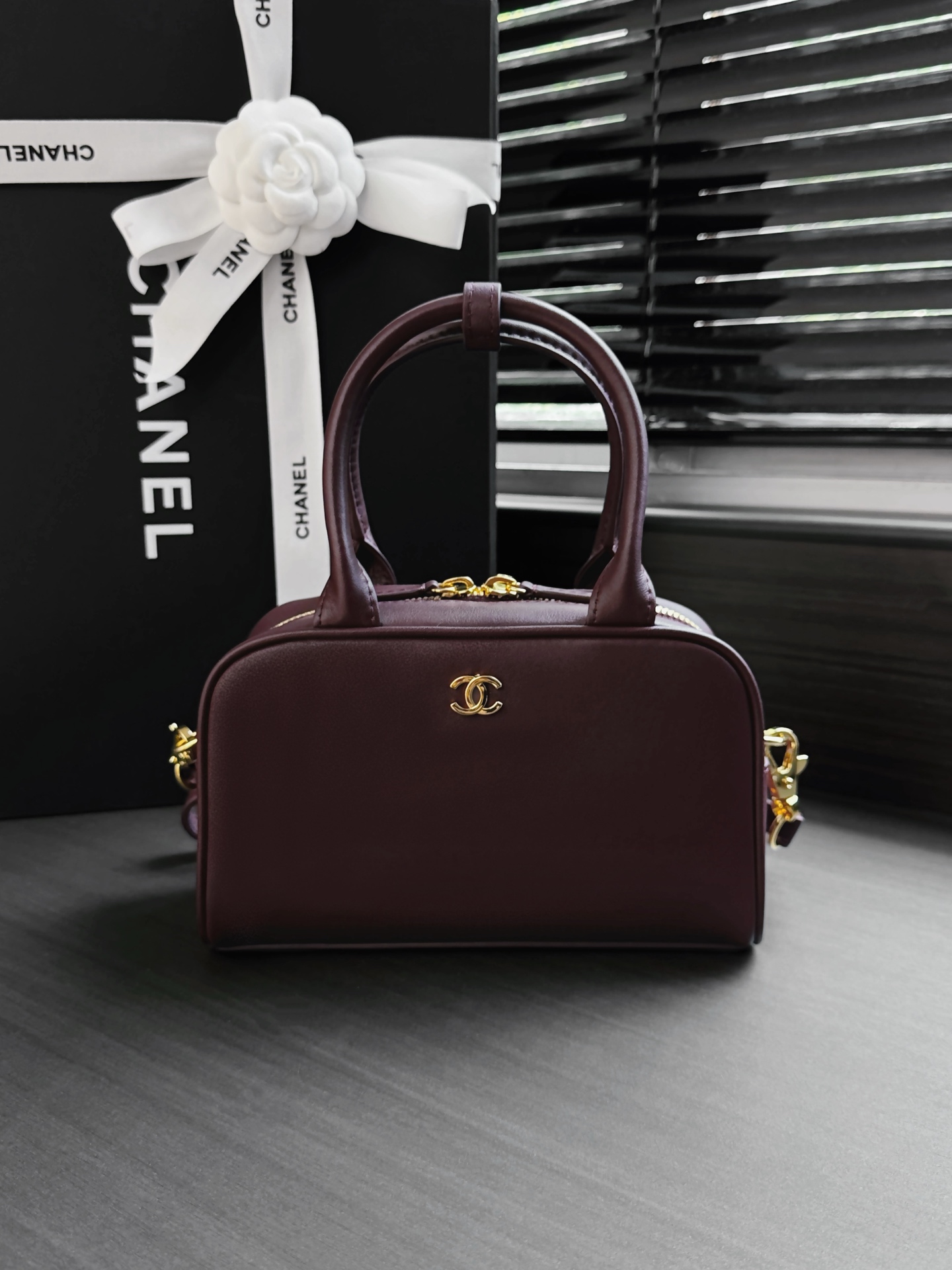 [Chanel] 샤넬 26B 볼링백 미니 가방 / AP5528