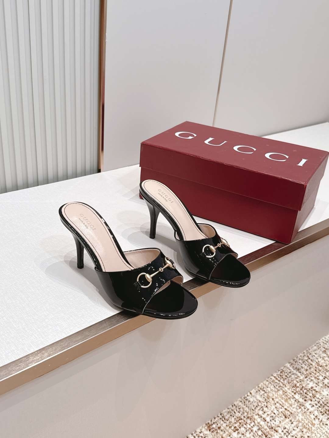 구찌(GUCCI) 홀스빗 모노그램 뮬 힐 신발