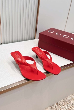 구찌(GUCCI) 모노그램 토포스트 미들힐 신발
