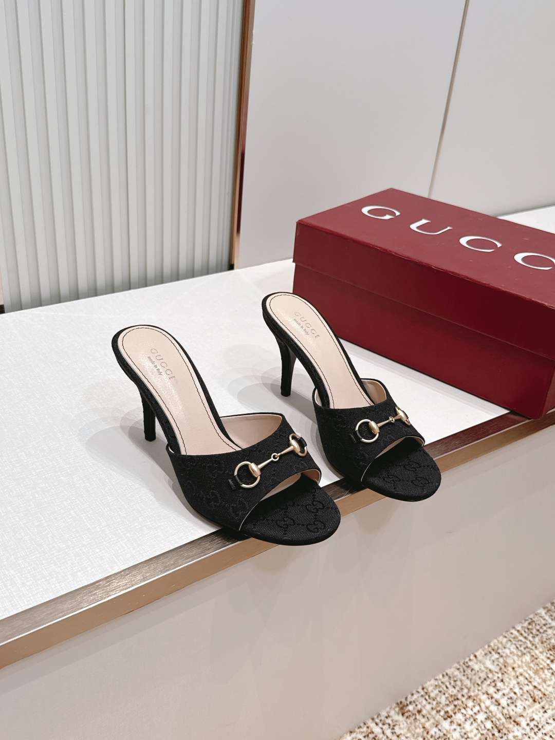 구찌(GUCCI) 홀스빗 모노그램 뮬 힐 신발