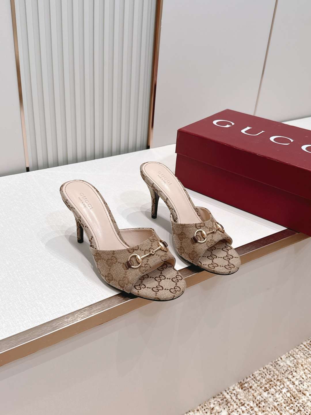 구찌(GUCCI) 홀스빗 모노그램 뮬 힐 신발