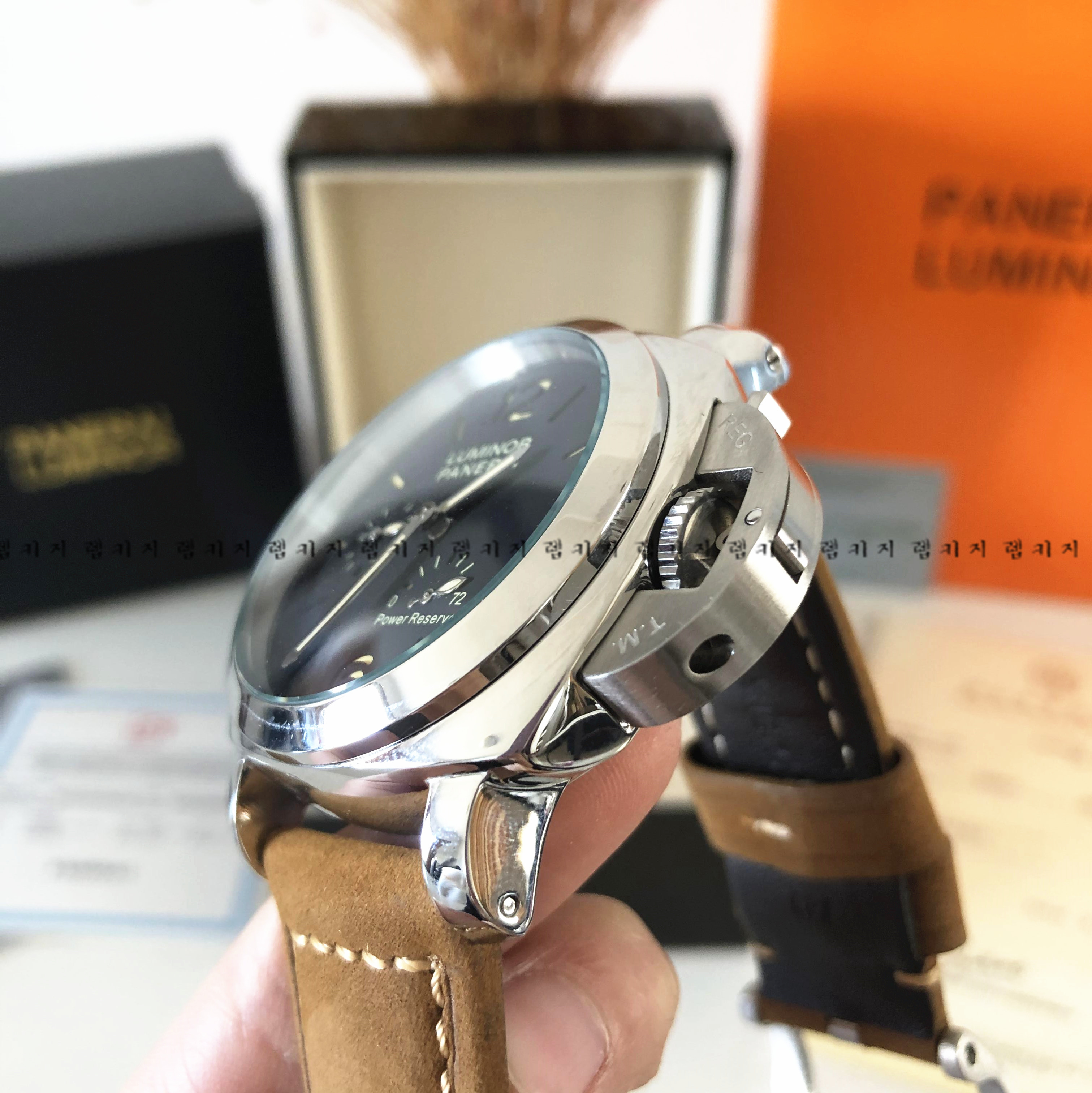 파네라이 루미노르 파워리저브 가죽시계