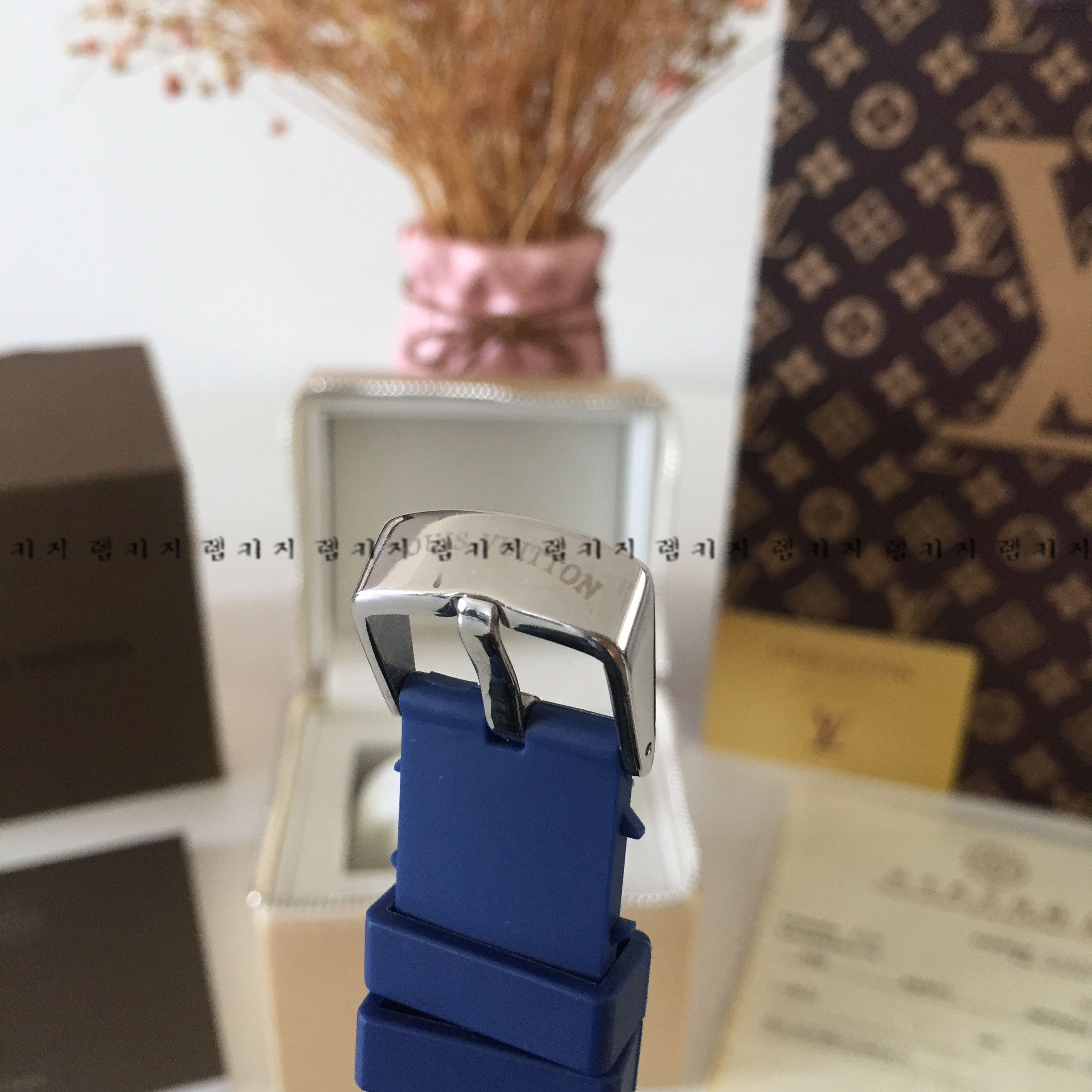 루이비통 땅부르 다미에 우레탄시계