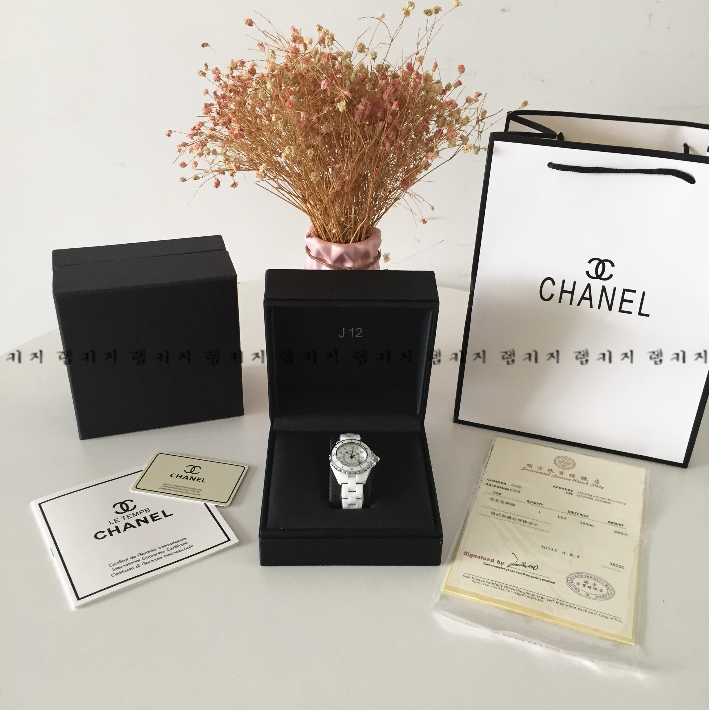 샤넬 J12 화이트다이얼 세라믹 시계