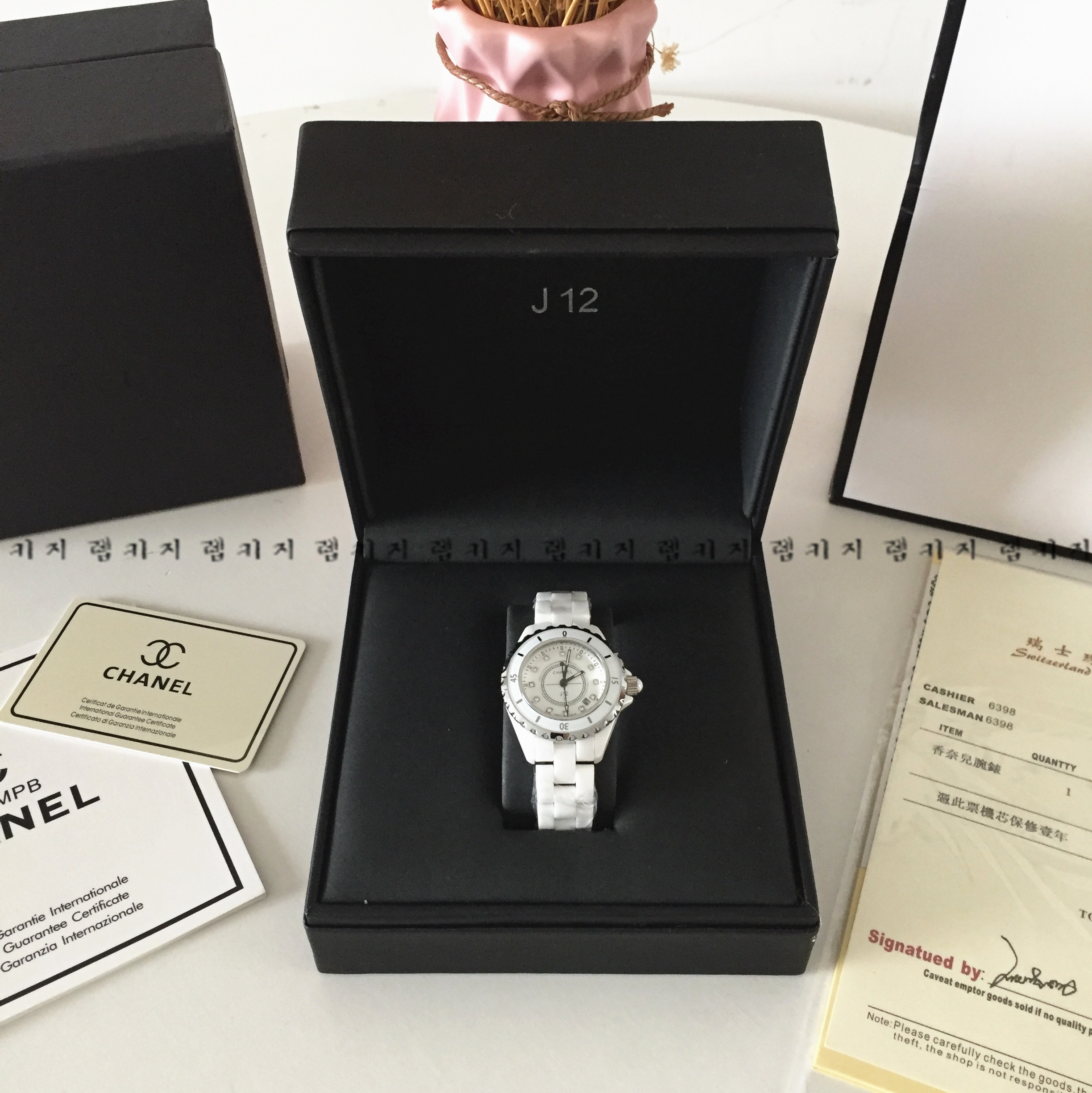 샤넬 J12 화이트다이얼 세라믹 시계