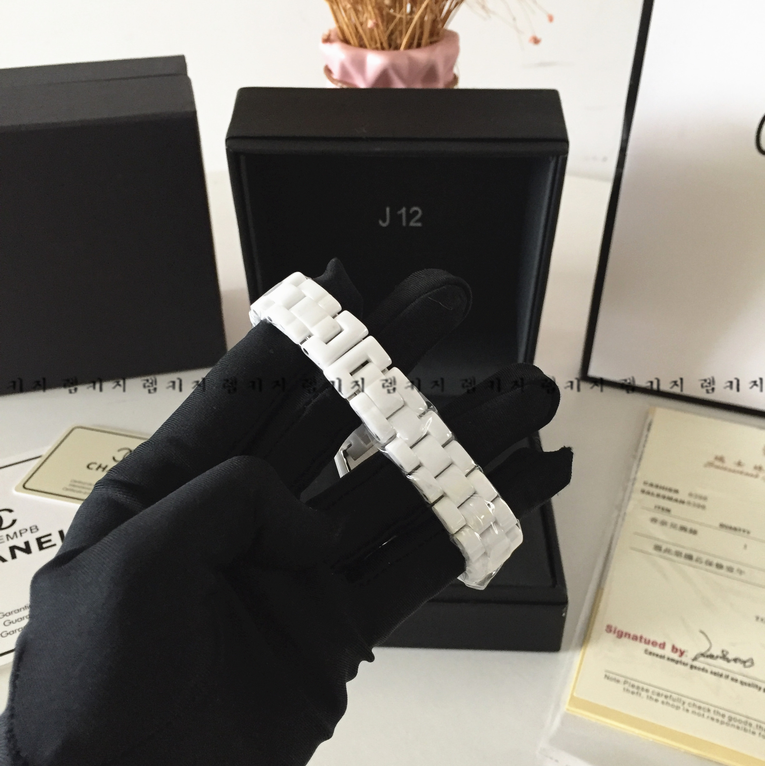 샤넬 J12 화이트다이얼 세라믹 시계