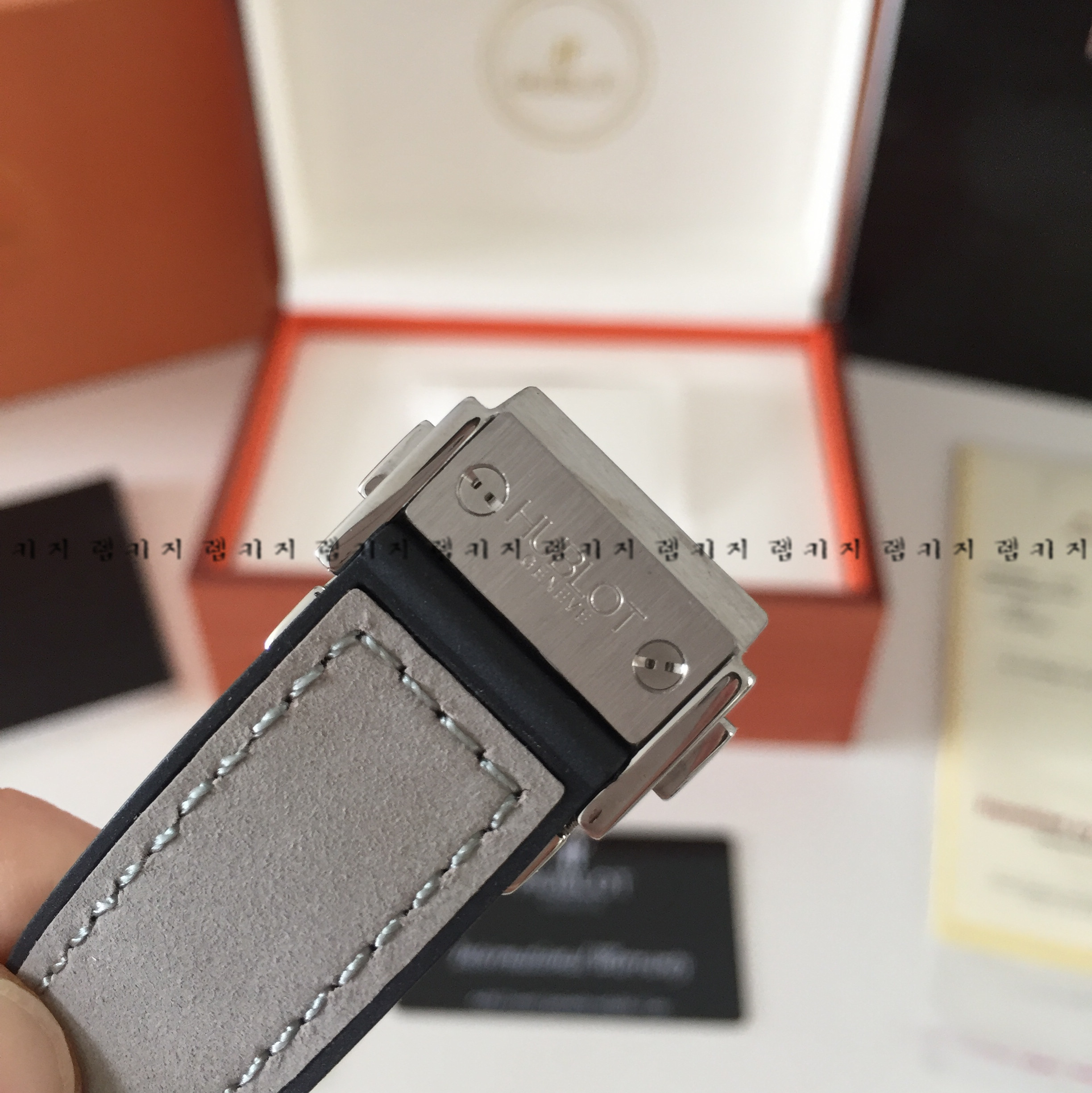 위블로 클래식 퓨전 우레탄 가죽시계