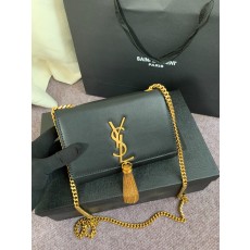 세인트롤랜드 가죽 소재의 클래식 케이트 모노그램 생 로랑 태슬 체인 지갑