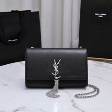 세인트롤랜드 가죽 소재의 클래식 케이트 모노그램 생 로랑 태슬 체인 지갑