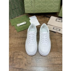 구찌 남여공용 GG 엠보스 스니커즈