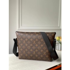 루이비통 마그네틱 메신저 M45557