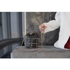 샤넬 미니 버킷백