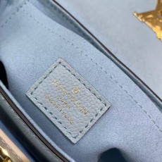 루이비통 LOCKME TENDER M59984