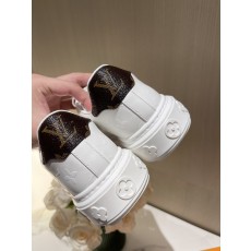 루이비통 남여공용 스니커즈