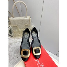 로져비비에 샌들