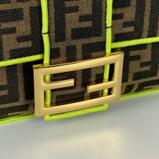 펜디 Baguette 크로스백