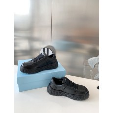 프라다 남여공용 스니커즈