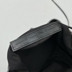 발렌시아가 크로스백