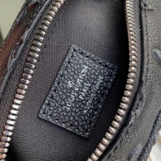 루이비통 미니 소프트 트렁크 M21368