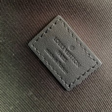 루이비통 스티머 웨어러블 월릿 M81746