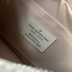 루이비통 미니 소프트 트렁크 M81606