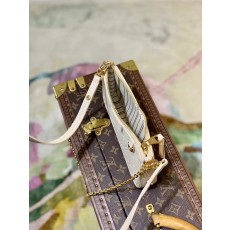 루이비통 이지 파우치 온 스트랩 M81066