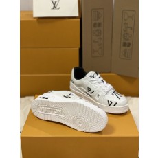 루이비통 남여공용 운동화