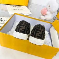 펜디 남여공용 스니커즈