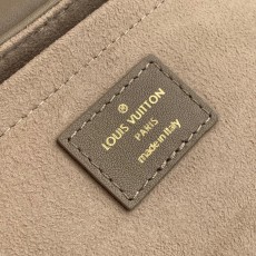 루이비통 뉴 웨이브 체인 백  M58550