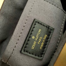 루이비통 모노그램 클러치 M22326