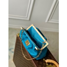 루이비통 모노그램 클러치 M2232